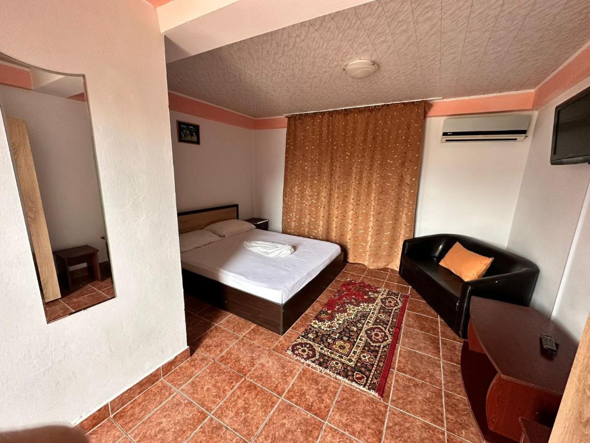Casa Bucuria Henri Coanda Guest house *